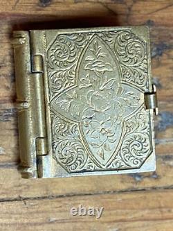 1860s CIVIL WAR MINIATURE BOOK FORM LOCKET WITH SOLDIER PHOTOS BRASS RARE