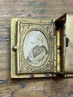 1860s CIVIL WAR MINIATURE BOOK FORM LOCKET WITH SOLDIER PHOTOS BRASS RARE