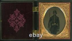 1861-1865 CIVIL War Union Soldier 1/6 Plate Tintype Rifle, Buckle, Flags