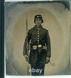 1861-1865 CIVIL War Union Soldier 1/6 Plate Tintype Rifle, Buckle, Flags