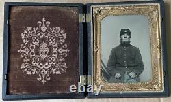 1861-65 Nice Civil War Union Soldier, 1/4 Plate Tin Type, Gotta-Percha Case