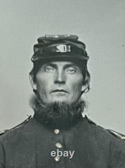 1861-65 Nice Civil War Union Soldier, 1/4 Plate Tin Type, Gotta-Percha Case
