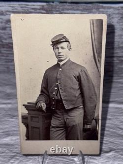 CDV Image Of Unidentified Union Soldier, Wearing Leather Gloves, Original 1860s