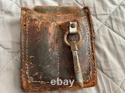 CIVIL WAR Antique Leather Ammunition Pouch RARE ITEM With Belt Hook Shows Wear