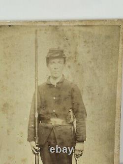 CIVIL WAR CDV PHOTO OF UNION SOLDIER With Springfield MUSKET & Sword