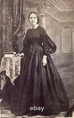 CIVIL WAR UNION FORT MADISON, IOWA (FORT U. S.) LADY with WATCH 1864 CDV PHOTO