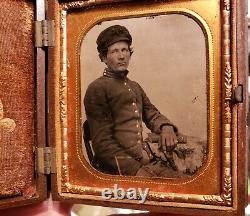 CIVIL WAR tintype of soldier with great hat and nice union case