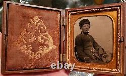 CIVIL WAR tintype of soldier with great hat and nice union case