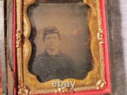 Civil War Union Soldier with Corps Hat Insignia tintype Gutta Percha case