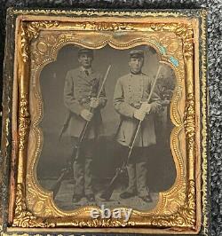Rare Civil War Tintype Photo 2 Soldiers Armed rifle US belt buckle westpoint